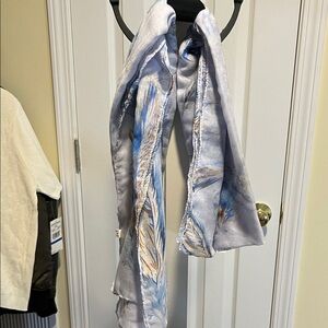 Elegant Feather Print Scarf
